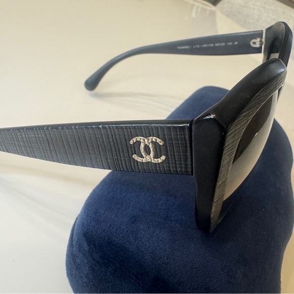 CHANEL Accessories - CHANEL Matte Black Butterly Tweed Effect Sunglasses 5332-A Gray Gradient CC Logo